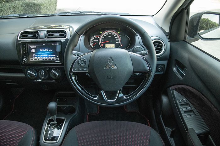 Interior Mitsubishi Mirage Ralliart.