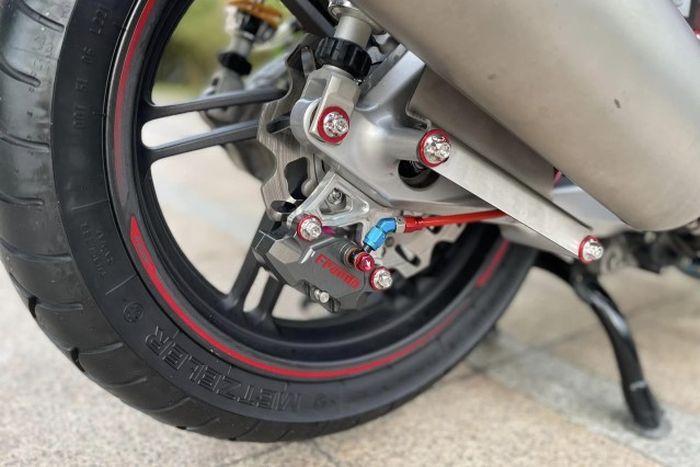 Rem belakang turut diupgrade maksimal