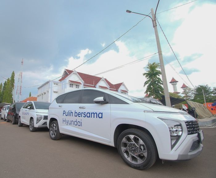 Beberapa unit mobil Hyundai juga dikerahkan untuk membantu korban gempa di Cianjur