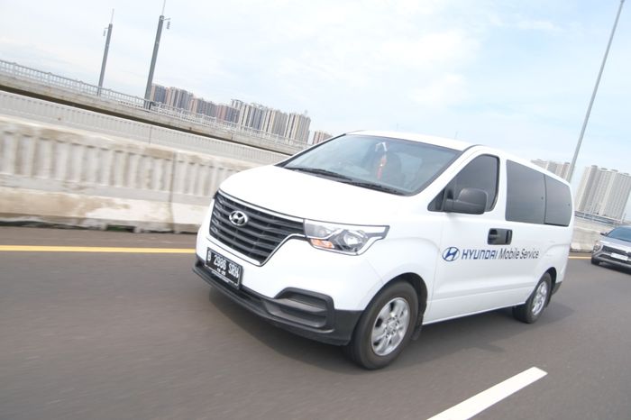 Hyundai juga mengerahkan unit H-1 Hyundai Mobile Service sebagai sumber pembangkit listrik bagi pemerintah daerah