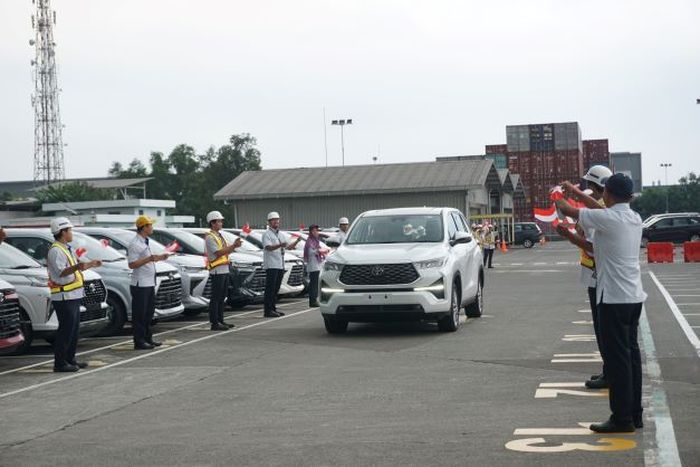 Toyota Kijang Innova Zenix di pabrik TMMIN.