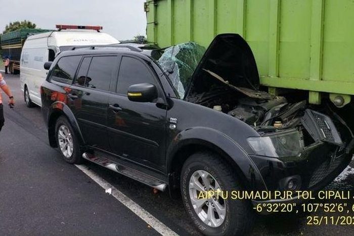 Mitsubishi Pajero yang ditumpangi Kepala BKD Jabar Yerri Yanuar hancur
