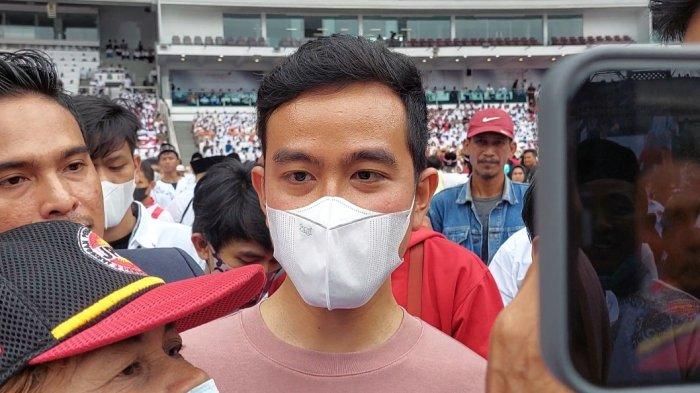 Gibran Rakabuming Raka menghadiri acara Relawan Jokowi di Stadion GBK