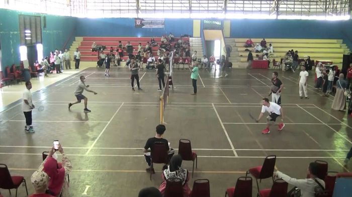 Lomba badminton antar klub yang dinaungi Wuling Club Indonesia (WLCI) di Jambore Nasional ke-5