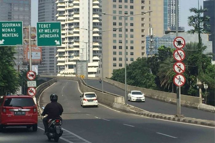 Jalan layang non tol (JLNT) Casablanca, Jakarta Selatan.