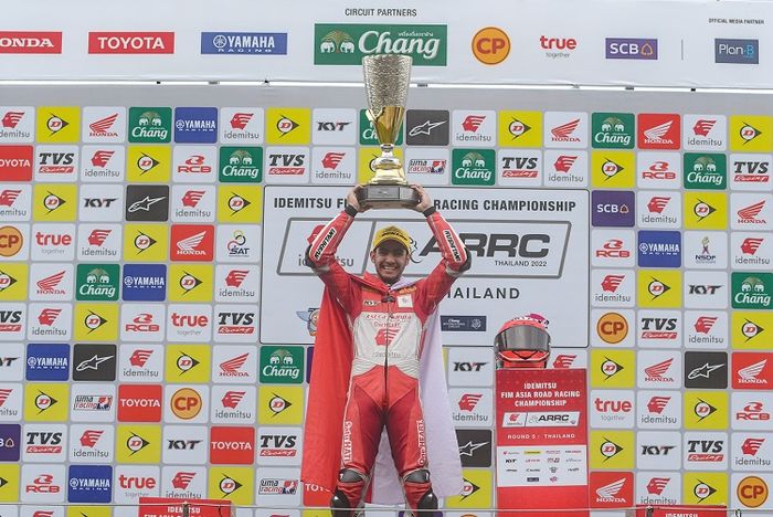 Andi Farid Izdihar atau Andi Gilang berhasil mencetak sejarah sebagai pembalap Indonesia pertama yang juara di kelas Supersport 600 ARRC