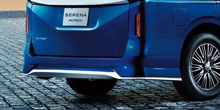 Tampilan belakang modifikasi Nissan Serena C28 dengan part kosmetik Autech
