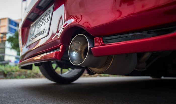 Ilustrasi knalpot aftermarket mobil