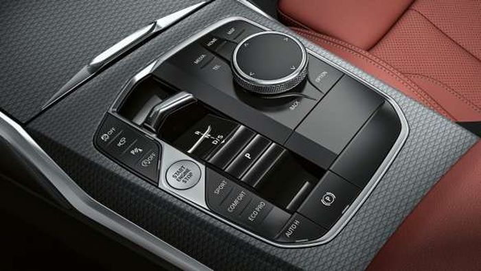 Konsol tengah BMW Seri 3 baru, tanpa tuas transmisi lagi