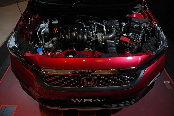 Jantung pacu L15ZF 1.500 cc 4-silinder segaris yang tersemat di Honda WR-V.