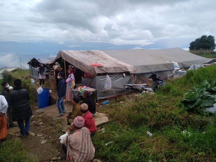 PT MMKSI juga memberikan bantuan berupa shelter penampungan sementara