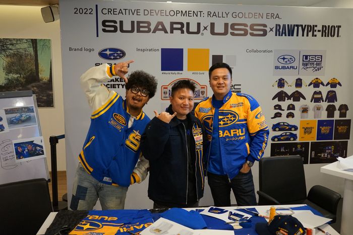Ismail Ashlan selaku Marketing Manager Subaru Indonesia (kanan) dengan Jeffry Jouw selaku Chief Marketing Officer USS Networks (tengah) dan Decky Sastra selaku Founder RawType-Riot (kiri).