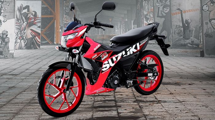 Posisi lampu sein deoan Suzuki Raider R150 2023 di Vietnam berada di braket pelat nomor.