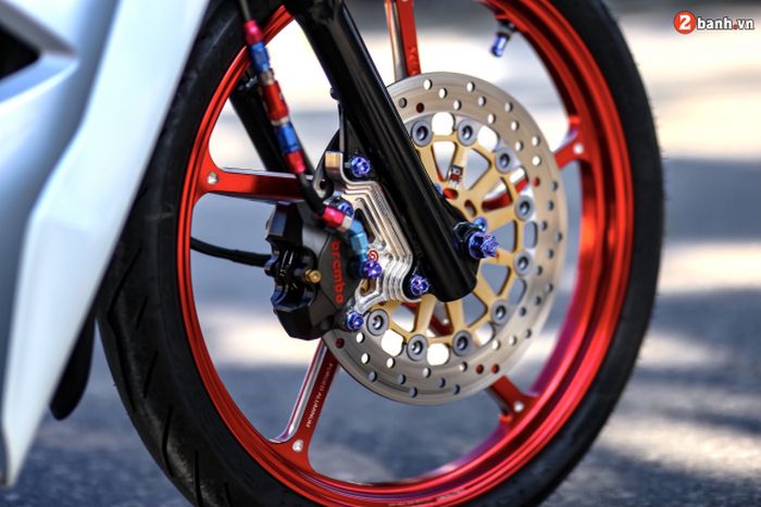 Kaki depannya mendapatkan pelek dan pengereman baru