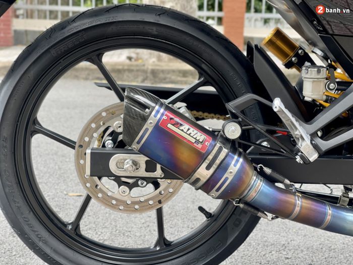 Sektor mesin mendapatkan knalpot AHM M3 titanium