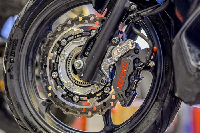 Kaki depan mendapatkan pengereman mewah