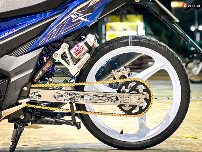 Kaki belakang mendapatkan swingarm dan shock baru