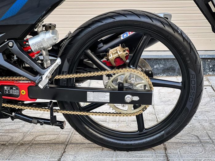 Suspensi belakang diganti dengan shock YSS