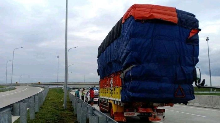 Ilustrasi TRUK ODOL di ruas tol Jawa Timur