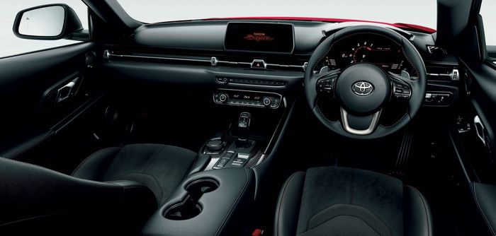 Interior Toyota GR Supra terbaru mendapatkan sistem audio JBL 12 speaker.