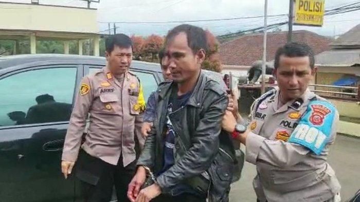 P alis Aciw (41) pelaku maling Honda CBR150R korban gempa Cianjur yang pura-pura jadi pembeli, dijebak dan dihabisi massa di Taman Nobar, Sukabumi
