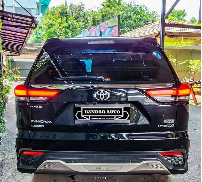 Toyota Kijang Innova Zenix V Hybrid Modellista yang ditawarkan showroom mobil bekas Bandar Auto Rp 585 juta nego