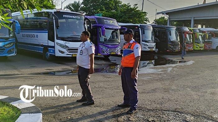 Sejumlah bus shuttle sudah disiagakan di Terminal Tirtonadi.