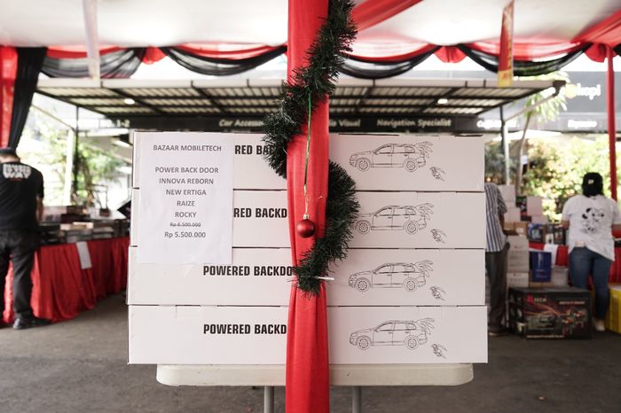 Kramat Motor sebagai distributor in-car entertainment MobileTech menggelar bazar year end sale dan lelang untuk korban bencana di Cianjur.
