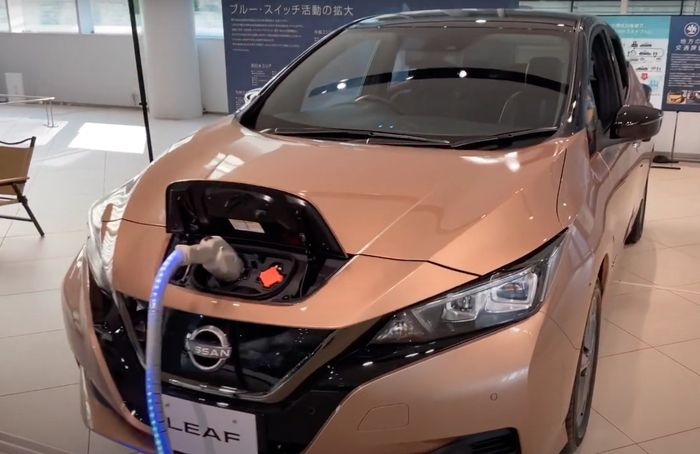 Power Mover mengambil daya dari baterai Nissan Leaf untuk kebutuhan darurat