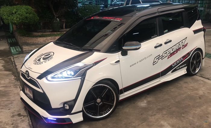 Tampilan depan modifikasi Toyota Sienta usai dipasangi body kit S-Sporty