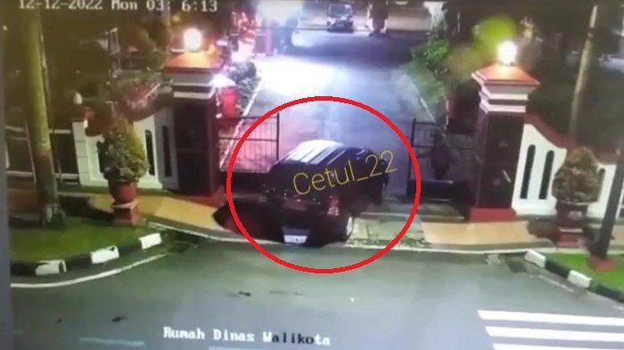 Terekam CCTV, diduga Toyota Kijang Innova pelat merah yang ditumpangi perampok Rumah Dinas Wali Kota Blitar, Santoso