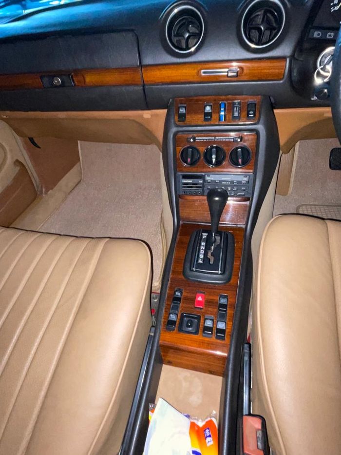 Interior Mercedes-Benz 230CE W123 Coupe AT tahun 1983