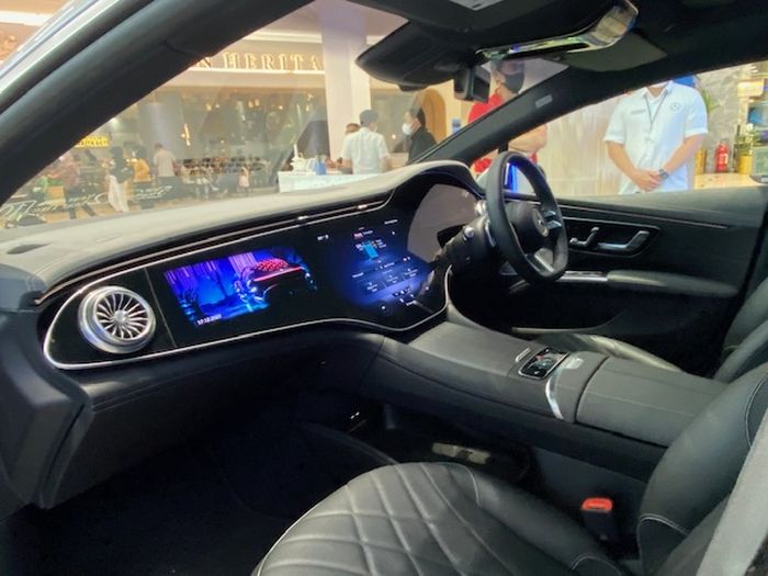 Hyper Screen pada Mercedes-Benz EQS 450+ AMG Line