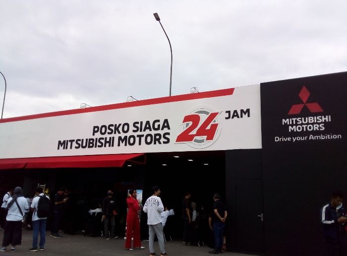 Posko siaga Mitsubishi Motors 24 Jam