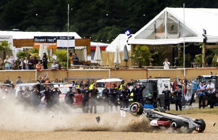 Crash Guanyu Zhou di F1 Inggris 2022