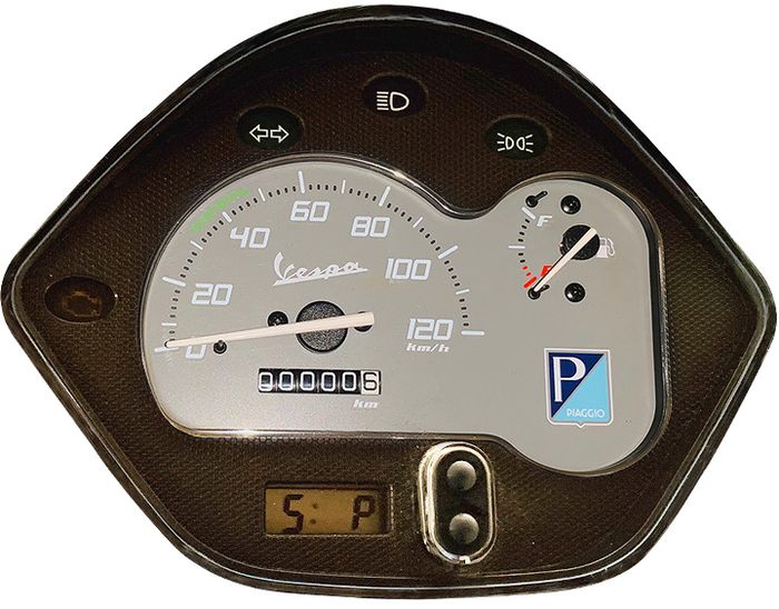 Vespa ZX 125 masih mengadopsi speedometer analog.