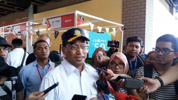 Menteri Perhubungan Budi Karya Sumadi mengimbau masyarakat tidak melakukan perjalanan luar kota karena cuaca ekstrem.