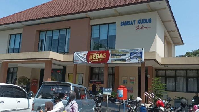 Kantor Samsat Kudus telah merilis realisasi pajak kendaraan sepanjang tahun 2022 telah capai 98,99 persen, kantongi cuan Rp 169,8 miliar