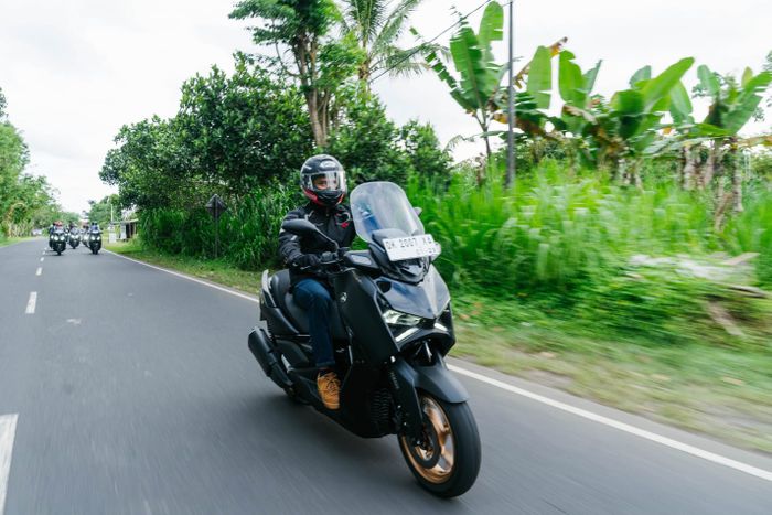 Revisi sudut rake berikut setingan suspensi yang lebih kaku membuat handling jadi lebih lincah