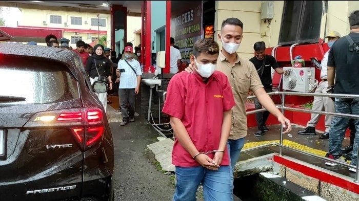 Alfian, mandor cucian mobil, Urban Doorsmer dibekuk Polisi karena melarikan dan menjual Honda HR-V pelanggannya Rp 66 juta ke penadah di Jepara, Jawa Tengah