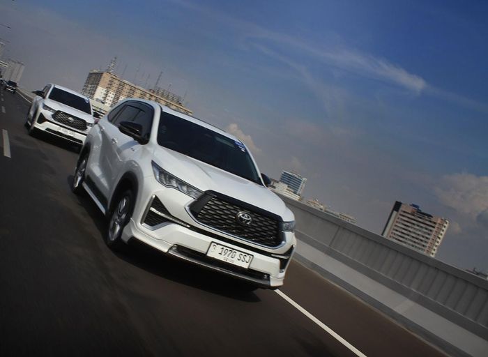 Toyota Kijang Innova Zenix Q HV