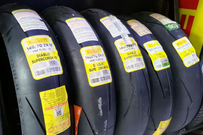 Pilihan ban soft compound Pirelli impor, harganya termurahnya sudah tembus Rp 1 jutaan.