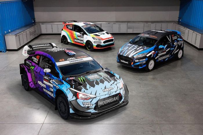 Mobil-mobil yang dikemudian keluarga Block, mulai dari depan ada Hyundai i20 WRC 2019 (Ken Block),  tengah ada Ford Fiesta R2T (Lia Block), dan belakang Ford Fiesta R2T (Lucy Block)