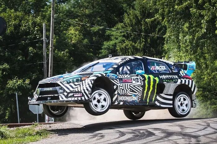 Ford Focus RS RX, mobil yang sangat populer tidak hanya karena livery yang unik, juga karena muncul di video game Forza Horizon 3.