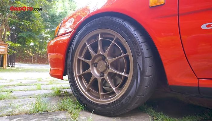 Fitment 'kotak' pakai ban semi slick