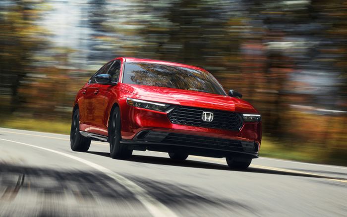 Honda Accord termurah LX dan EX mendapatkan mesin turbo.