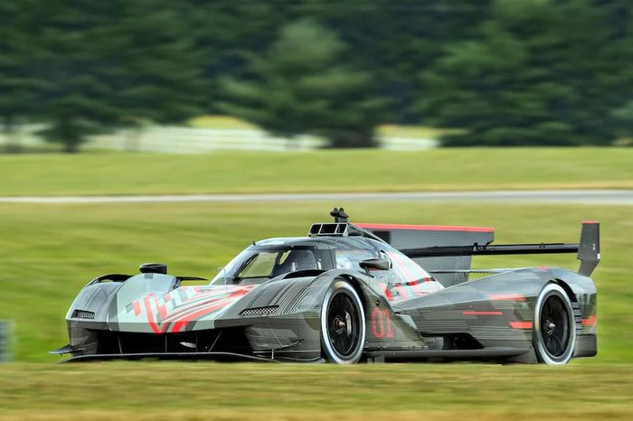 Cadillac V-LMDh yang mengikuti peraturan Le Mans Daytona Hypercar akan menggantikan Cadillac DPi-V.R  dan akan turun di ajang balap ketahanan IMSA SportsCar serta FIA WEC pada 2023 ini.