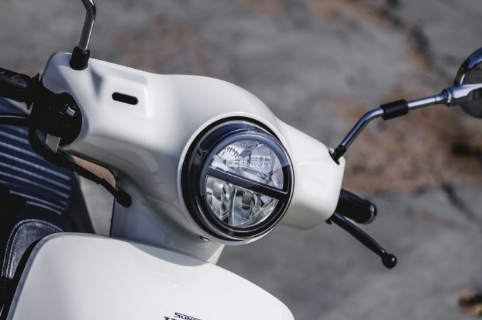 Honda NS125 LA sudah pakai lampu depan LED.