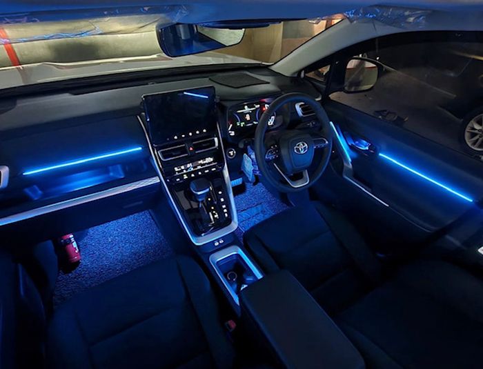 Toyota Kijang Innova Zenix punya banyak titik penempatan ambient lighting