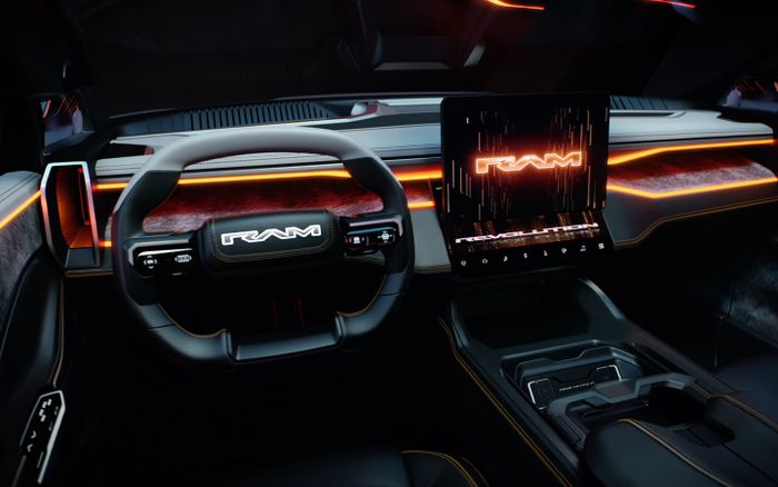 Interior Ram 1500 Revolution berkesan tangguh.